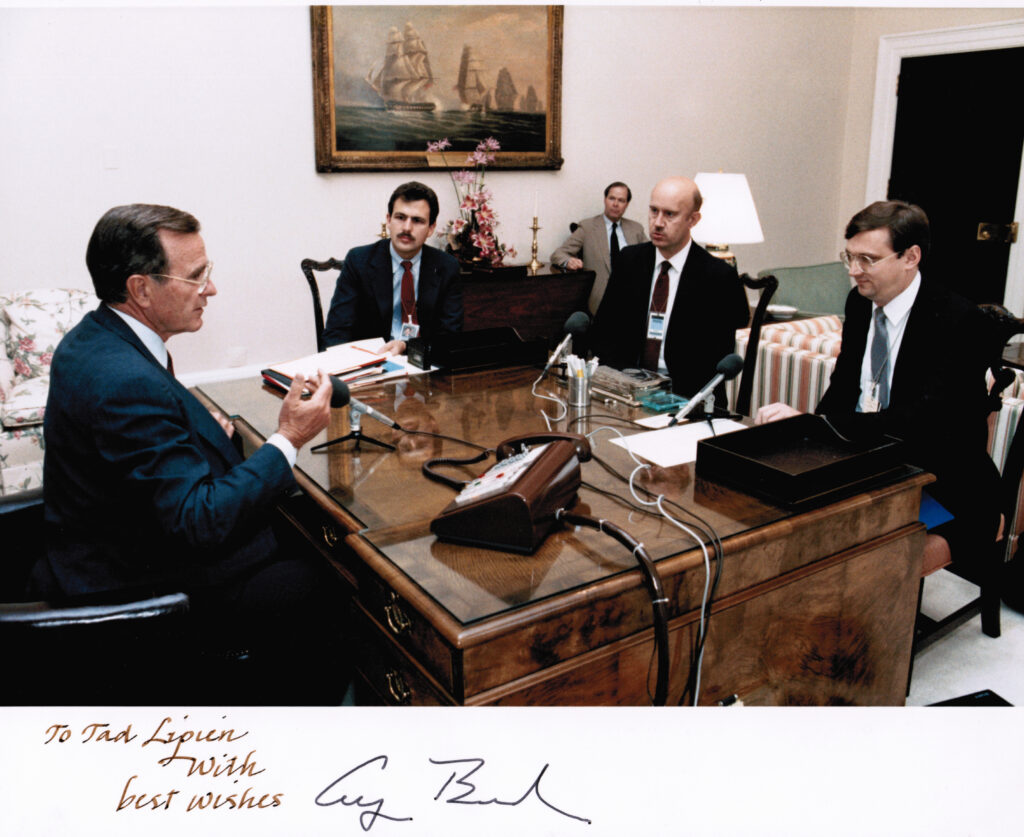 VOA Polish Service chief Ted Lipien interviewing Vice President George H.W. Bush, September 24, 1987.