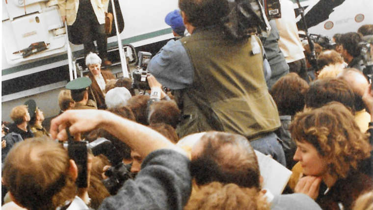 Alexandr Solzhenitsyn and his wife Natalia Dmitriyevna Solzhenitsyn exiting from Alaska Airlines plane upon their arrival on May 27, 1994 in Vladivostok as they returned from exile in the United States. Photo by Ted Lipien.